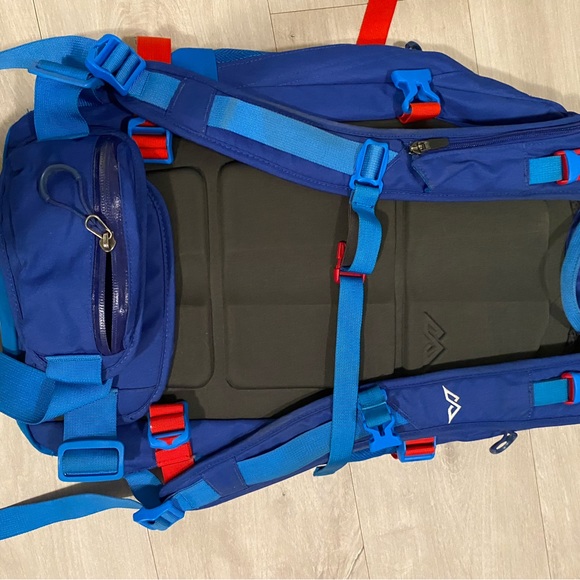 Kathmandu backpack - Picture 2 of 7